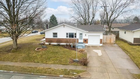 Photo of 585 Hillsdale Drive, West Jefferson, OH 43162 (MLS # 226006219)