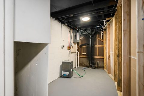 Tiny photo for 2585 Eakin Road, Columbus, OH 43204 (MLS # 226004414)