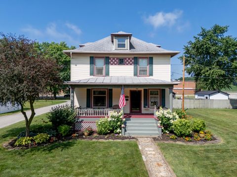 Photo of 401 N Mount Vernon Avenue, Loudonville, OH 44842 (MLS # 226026449)