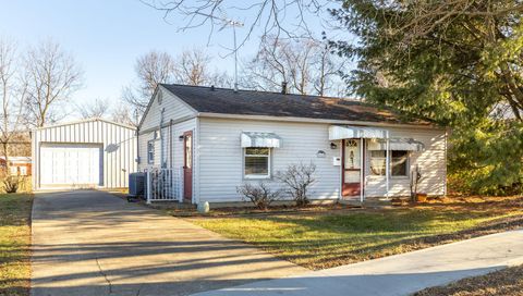 Photo of 664 N Shoshone Drive, Lancaster, OH 43130 (MLS # 225046053)