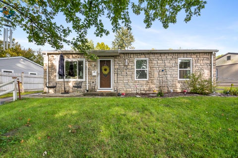 Photo of 186 Sunset Drive S, Johnstown, OH 43031 (MLS # 226037831)