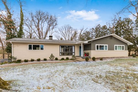 Photo of 1200 Parkview Drive, Zanesville, OH 43701 (MLS # 226000240)