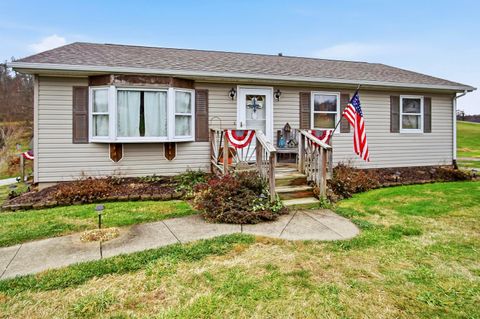 Photo of 2431 Pinkerton Lane, Zanesville, OH 43701 (MLS # 225043807)