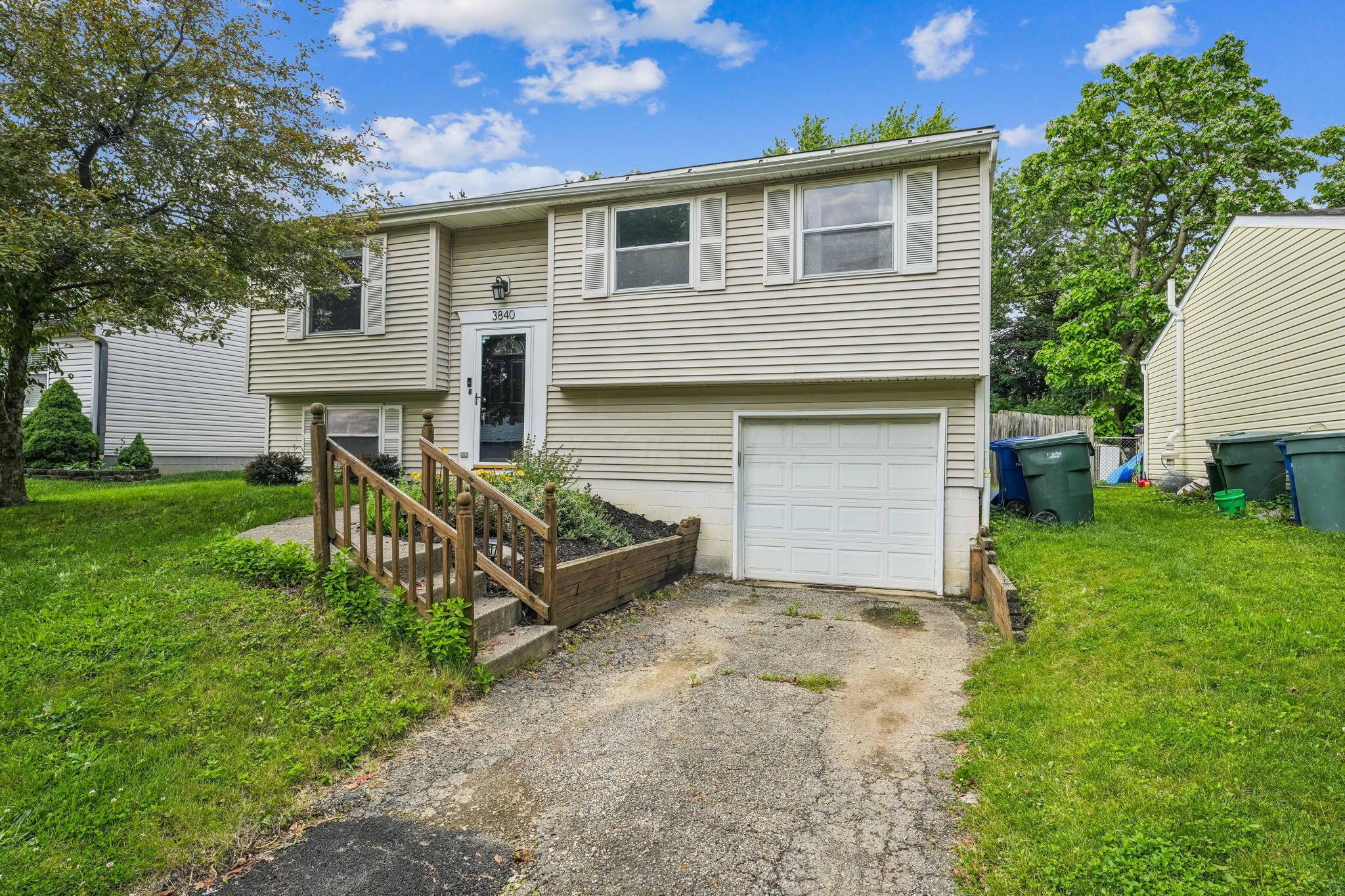 3840 Farm Brook Lane, Columbus, Ohio image 2