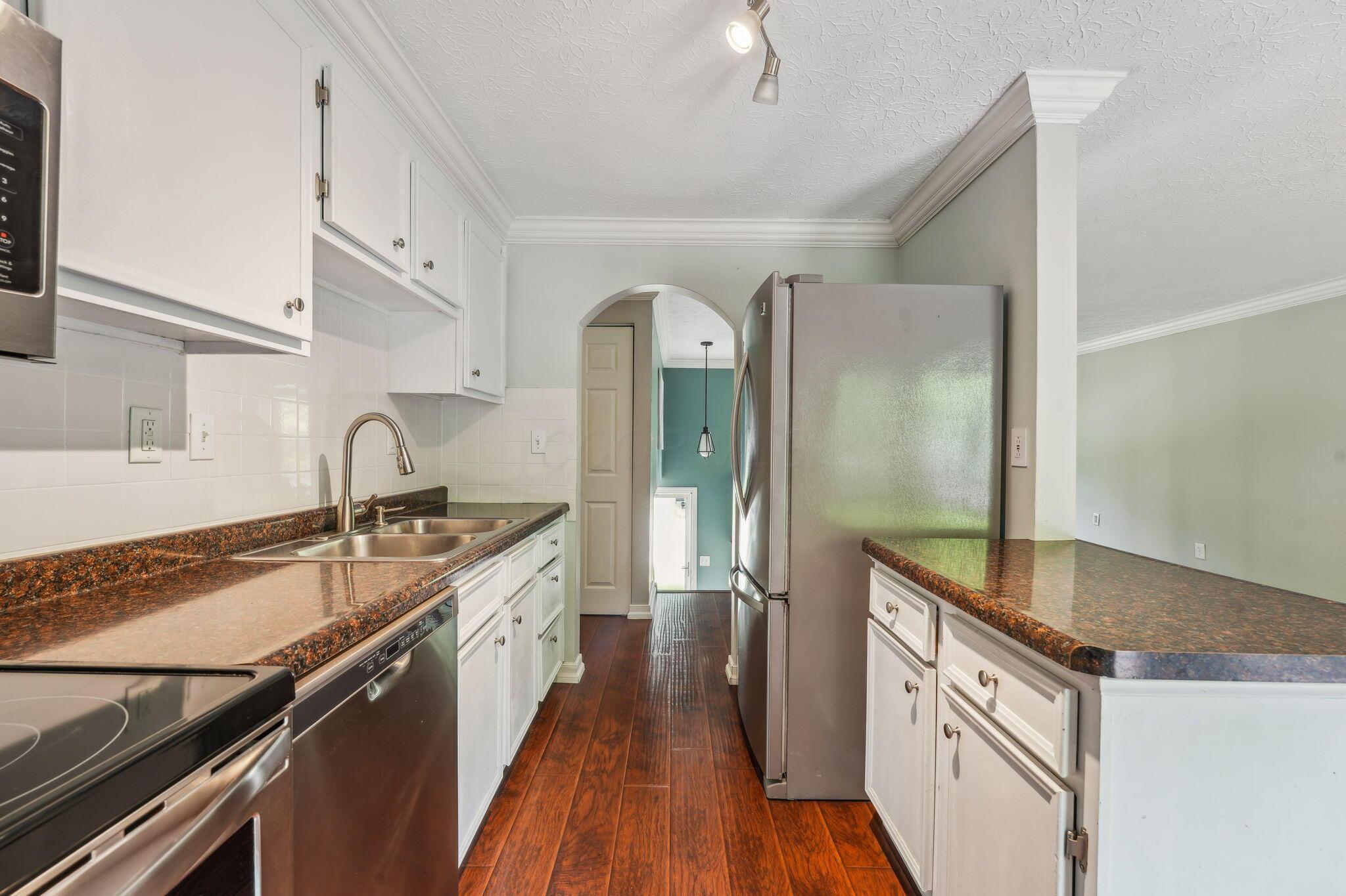 3840 Farm Brook Lane, Columbus, Ohio image 8