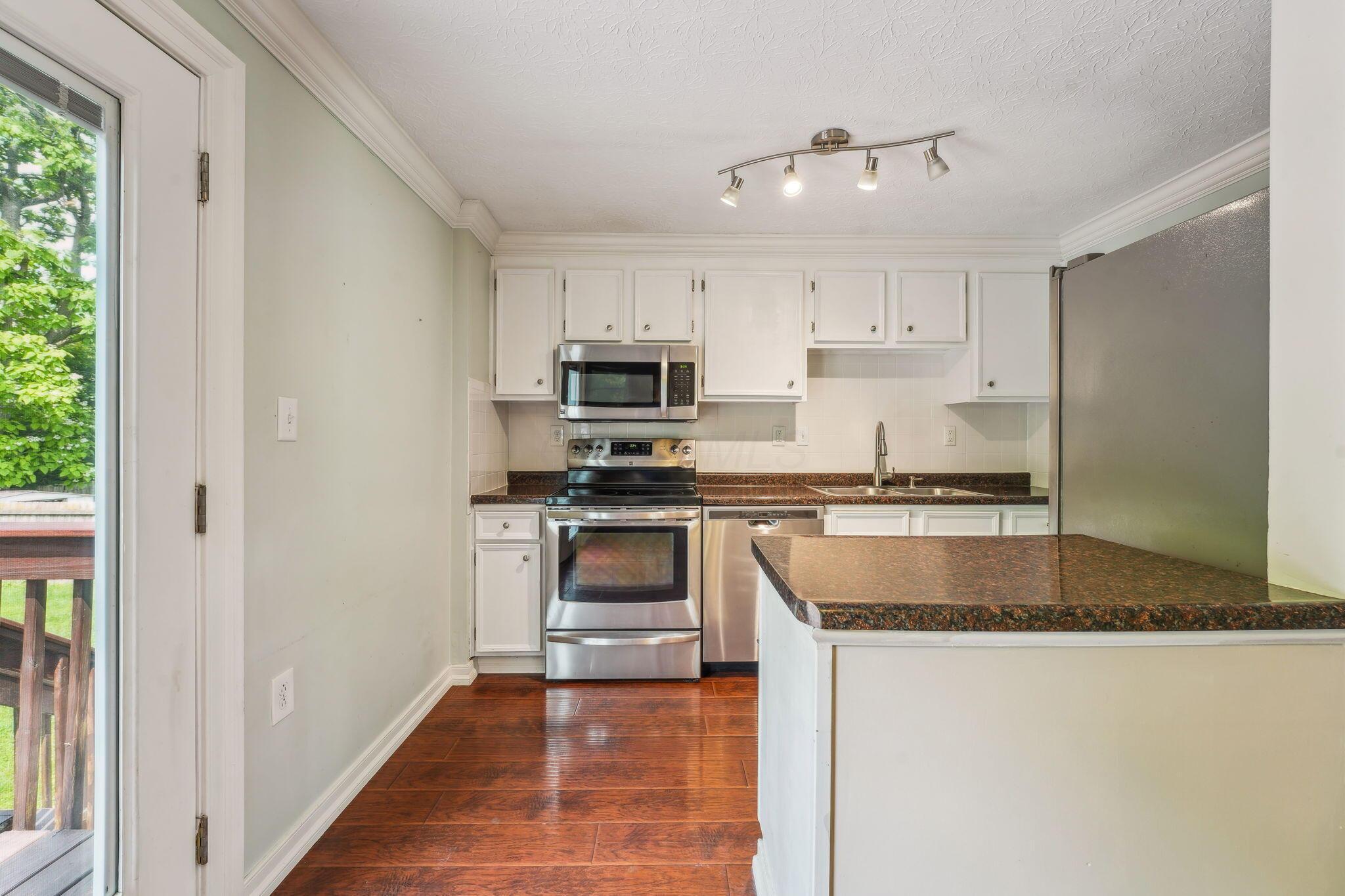 3840 Farm Brook Lane, Columbus, Ohio image 6