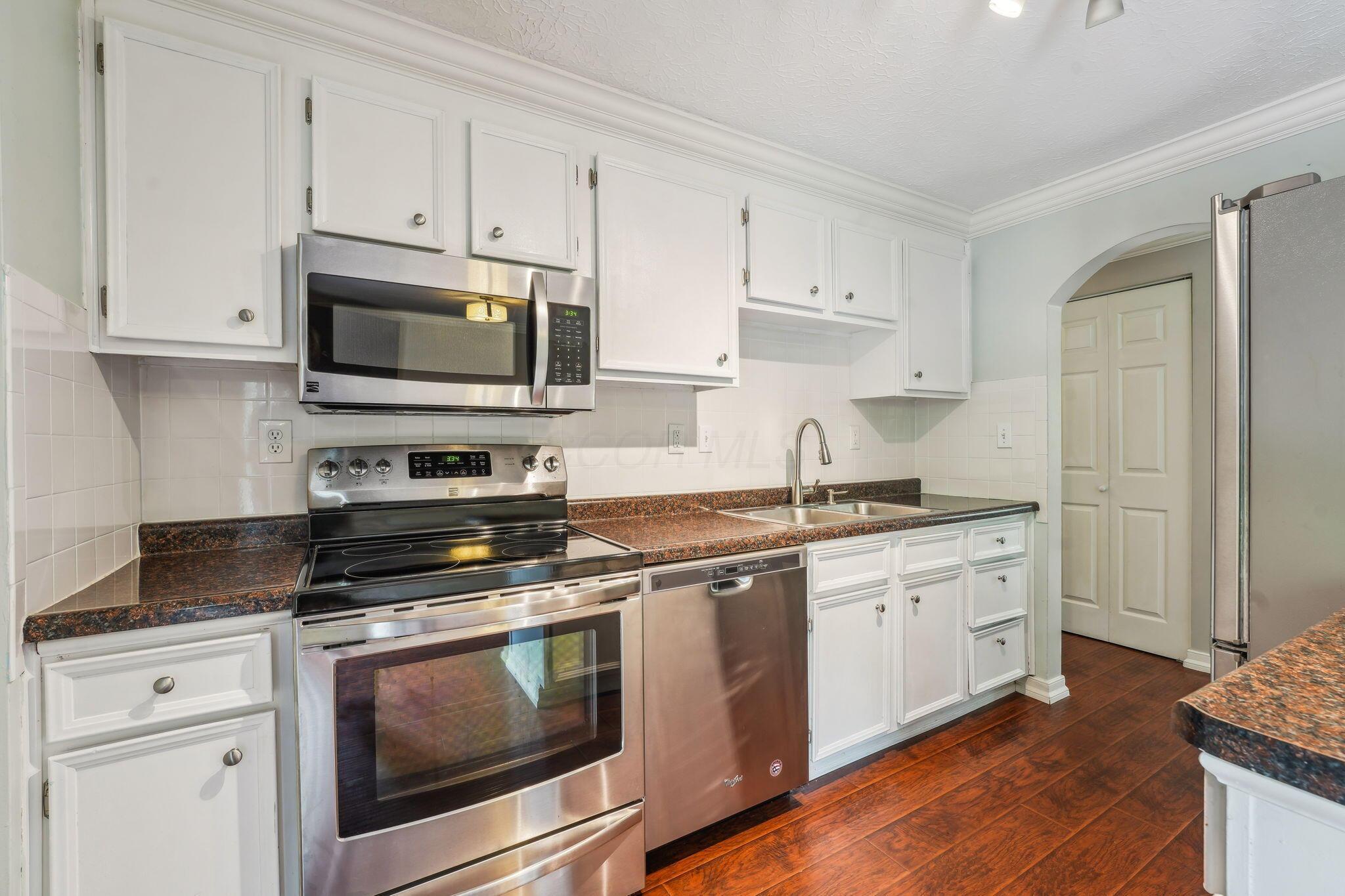 3840 Farm Brook Lane, Columbus, Ohio image 7