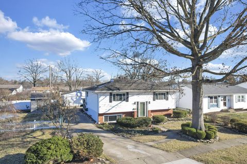 Photo of 482 Baywood Place, Gahanna, OH 43230 (MLS # 226002127)