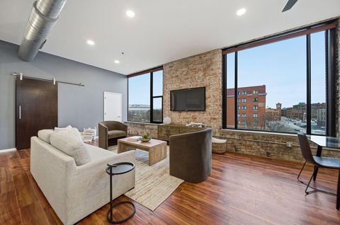 Photo of 78 E Chestnut Street 404 #404, Columbus, OH 43215 (MLS # 226000045)