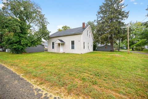 Homes For Sale - 502 Railroad Street<br/> Clinton County, Blanchester, OH 45107