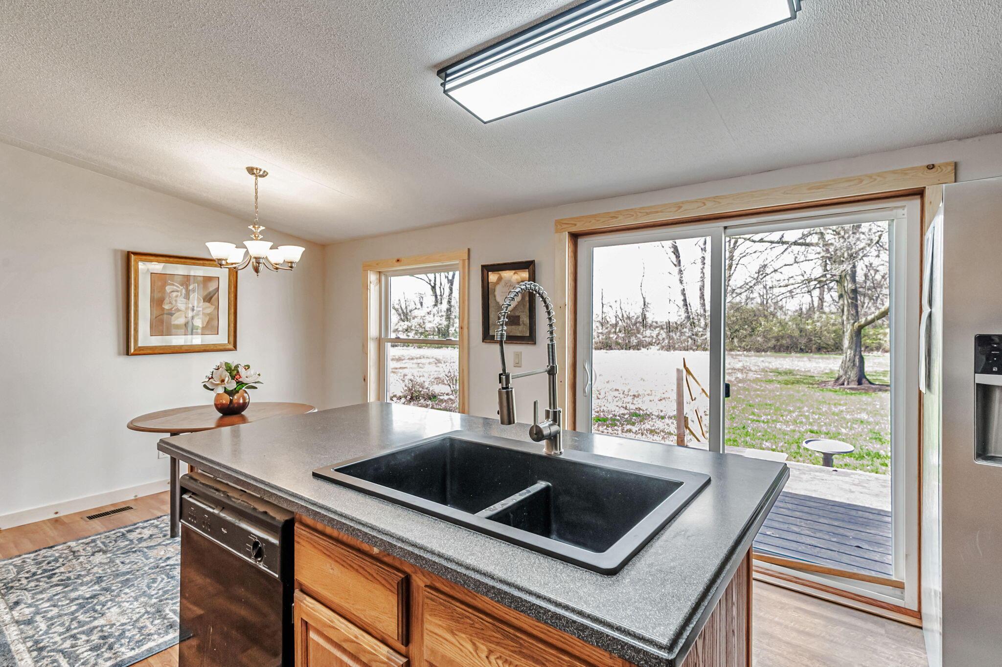 1758 Harris Drive, Marion, Ohio image 14