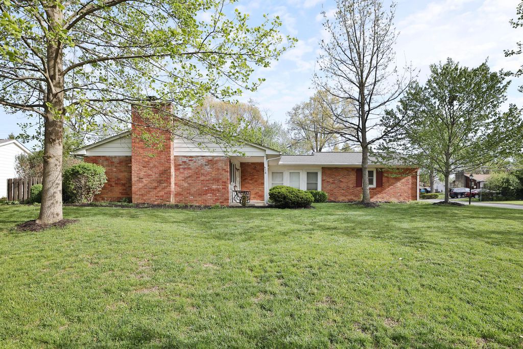 Photo of 418 Pittsfield Drive, Worthington, OH 43085 (MLS # 226013413)