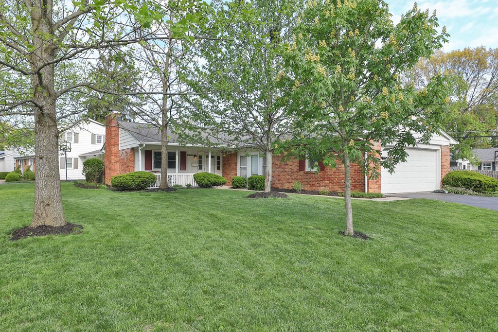 Photo of 418 Pittsfield Drive, Worthington, OH 43085 (MLS # 226013413)