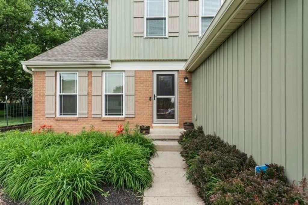 Photo of 2447 Norview Court, Grove City, OH 43123 (MLS # 226020816)