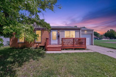 Photo of 1424 E Dublin Granville Road, Columbus, OH 43229 (MLS # 226024419)