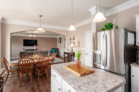 Tiny photo for 349 Ravensdale Place, Galloway, OH 43119 (MLS # 225037287)