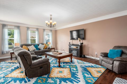 Tiny photo for 349 Ravensdale Place, Galloway, OH 43119 (MLS # 225037287)