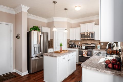 Tiny photo for 349 Ravensdale Place, Galloway, OH 43119 (MLS # 225037287)