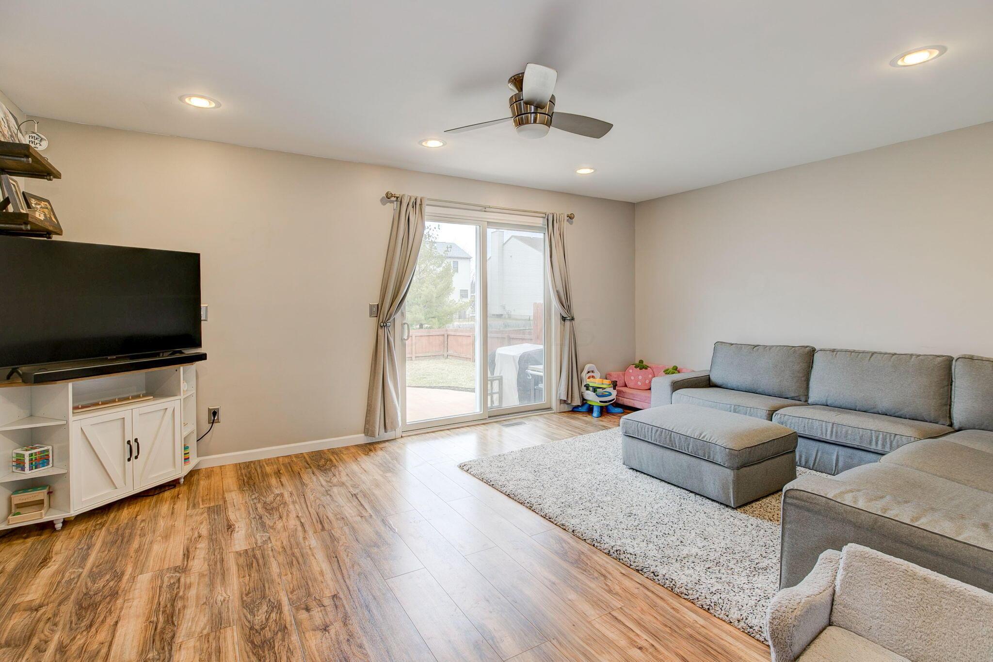 5653 English Rose Drive, Galloway, Ohio image 5