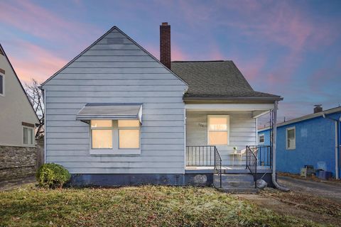 Photo of 808 S Hague Avenue, Columbus, OH 43204 (MLS # 225045999)