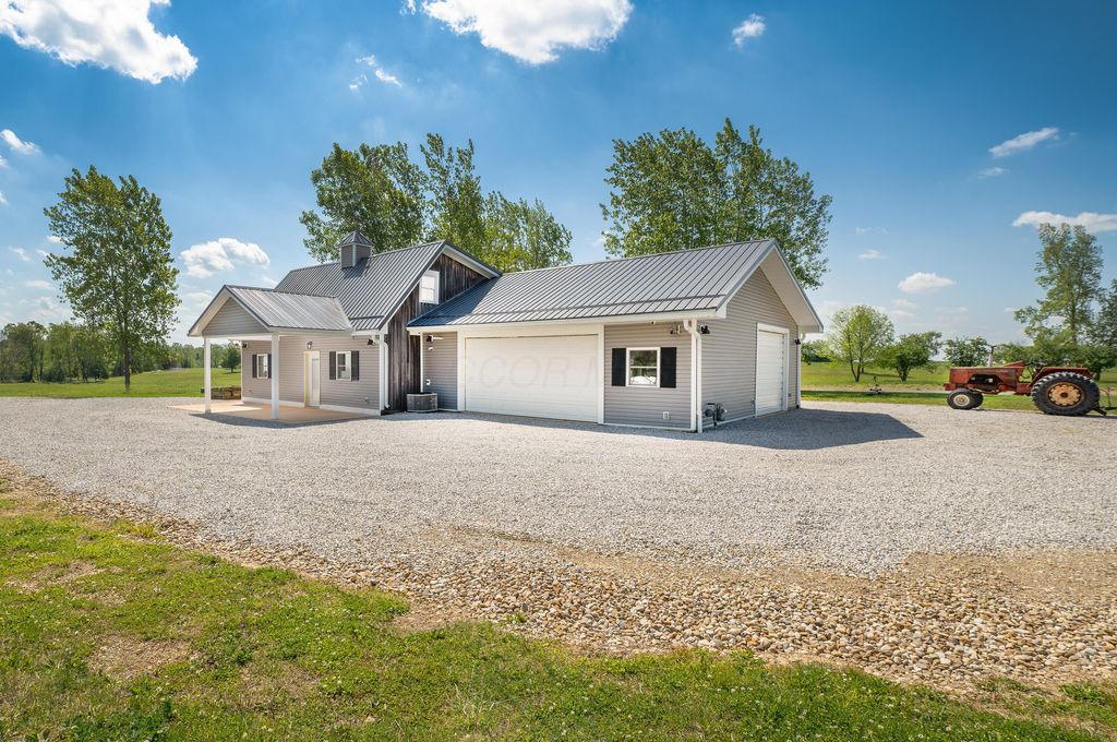 Photo of 11540 Airport Road, Mount Vernon, OH 43050 (MLS # 226017847)