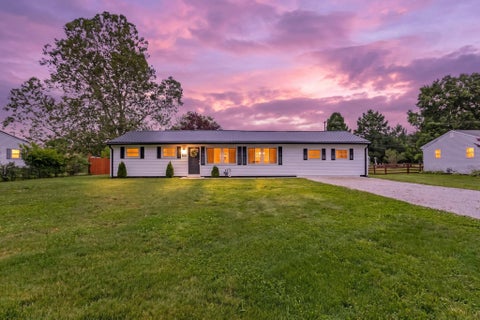 Photo of 916 Fieldson Drive, Heath, OH 43056 (MLS # 226023876)