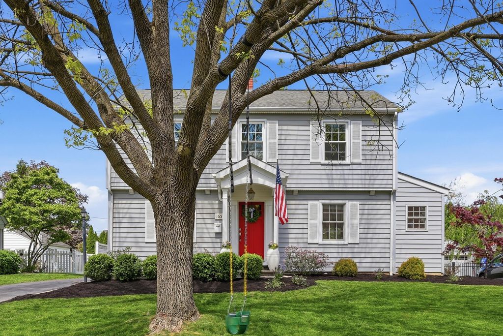 Photo of 1632 Grenoble Road, Columbus, OH 43221 (MLS # 226014023)