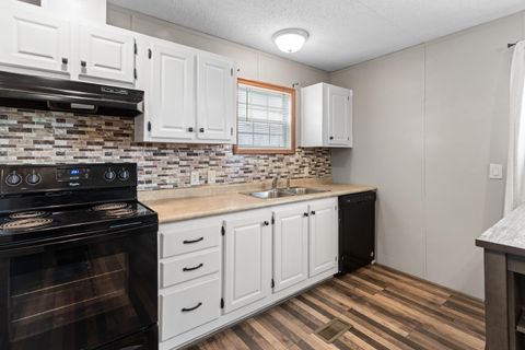 Tiny photo for 2500 Harrisburg Pike Lot #8, Grove City, OH 43123 (MLS # 225044901)