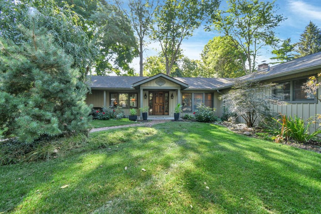 Photo of 590 Keyes Lane, Worthington, OH 43085 (MLS # 225045828)