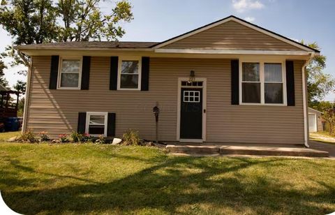 Photo of 221 Lincolnshire Road, Columbus, OH 43230 (MLS # 226011555)