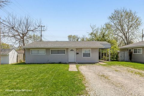 Photo of 814 Miriam Drive W, Columbus, OH 43204 (MLS # 226003796)