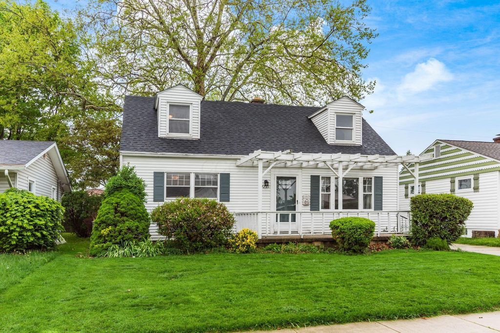 Photo of 4235 Ashgrove Drive, Grove City, OH 43123 (MLS # 226014669)