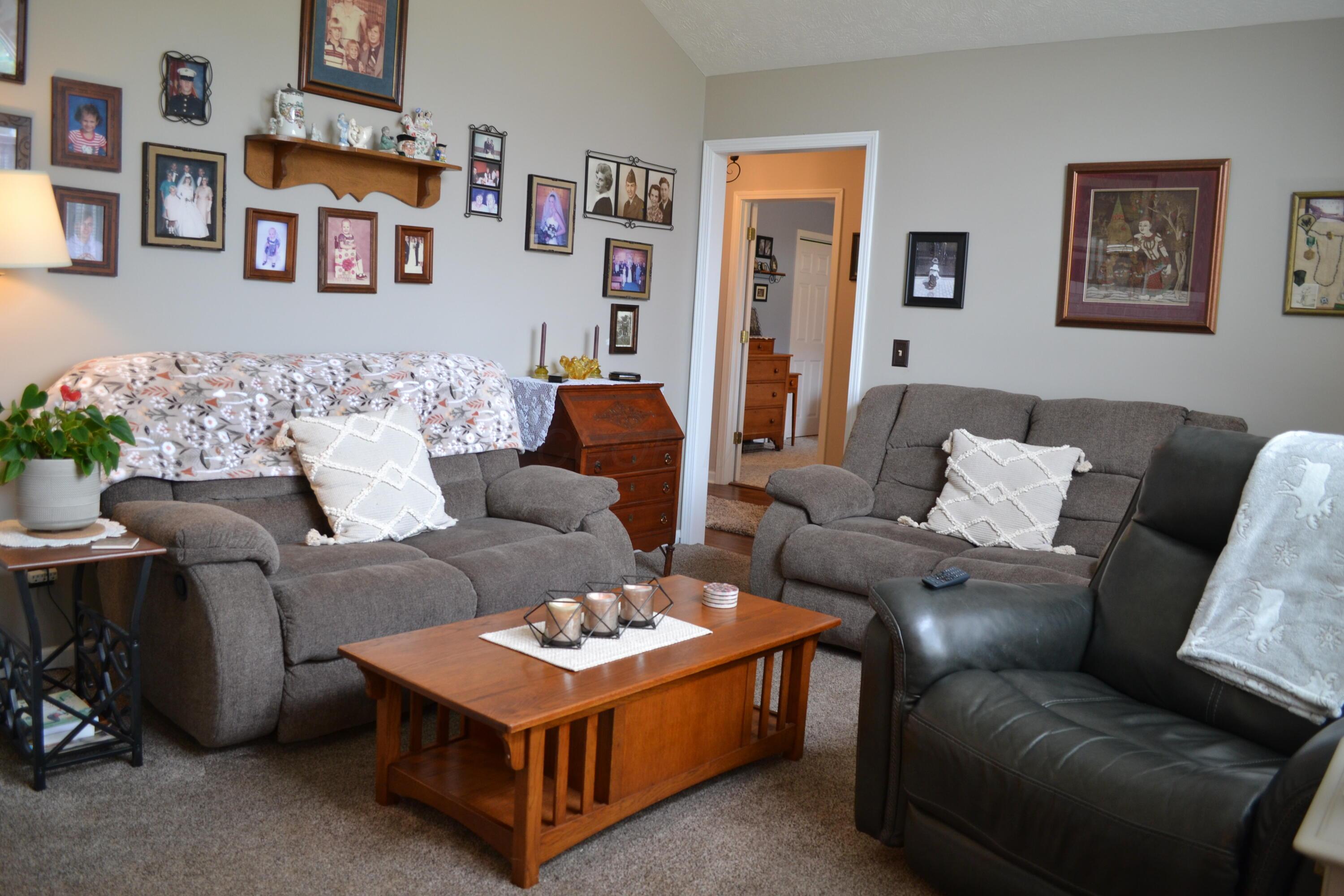 5617 Calais Drive, Springfield, Ohio image 9