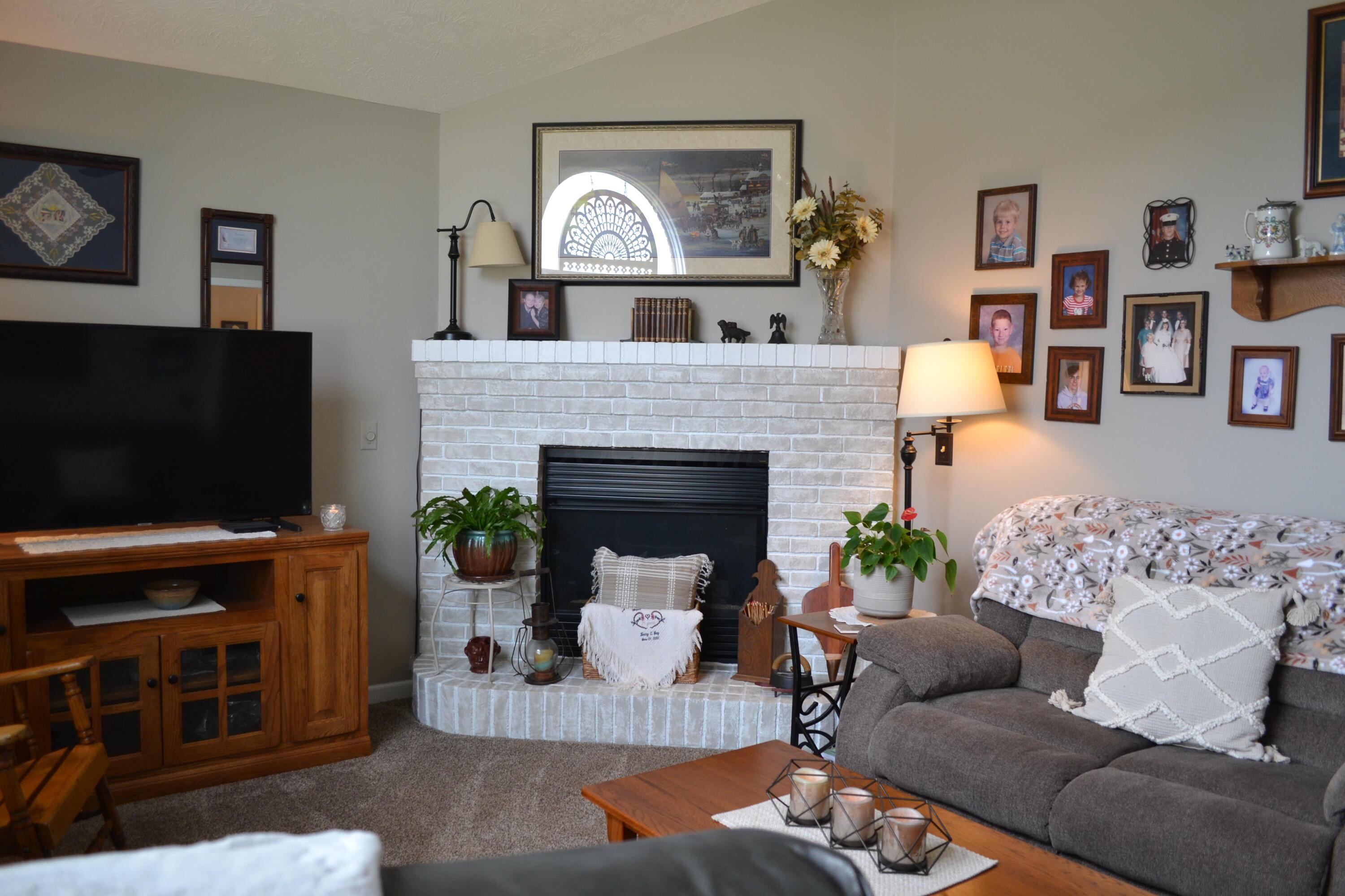 5617 Calais Drive, Springfield, Ohio image 8