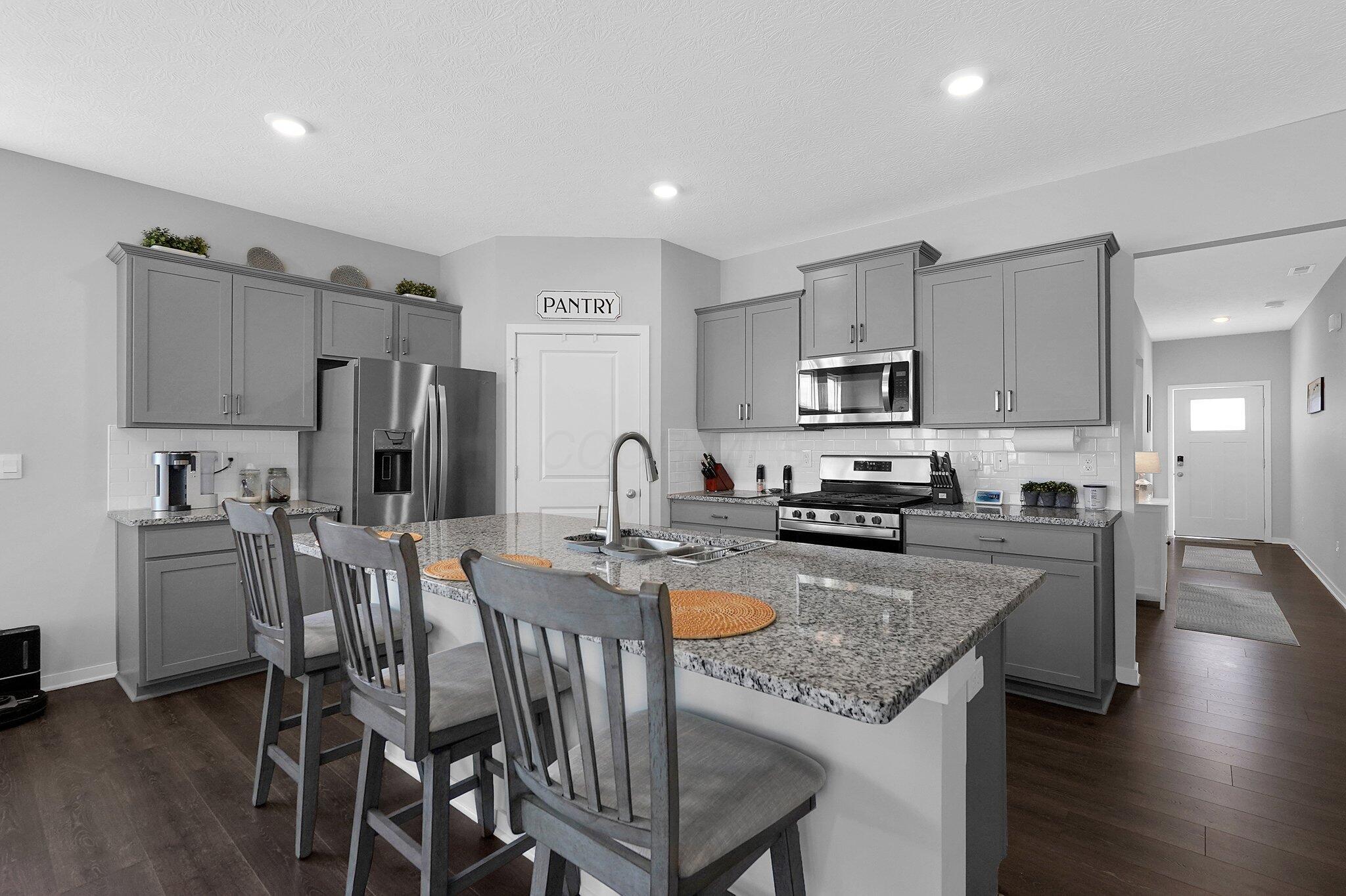 1390 Hemetite Drive, Grove City, Ohio image 12
