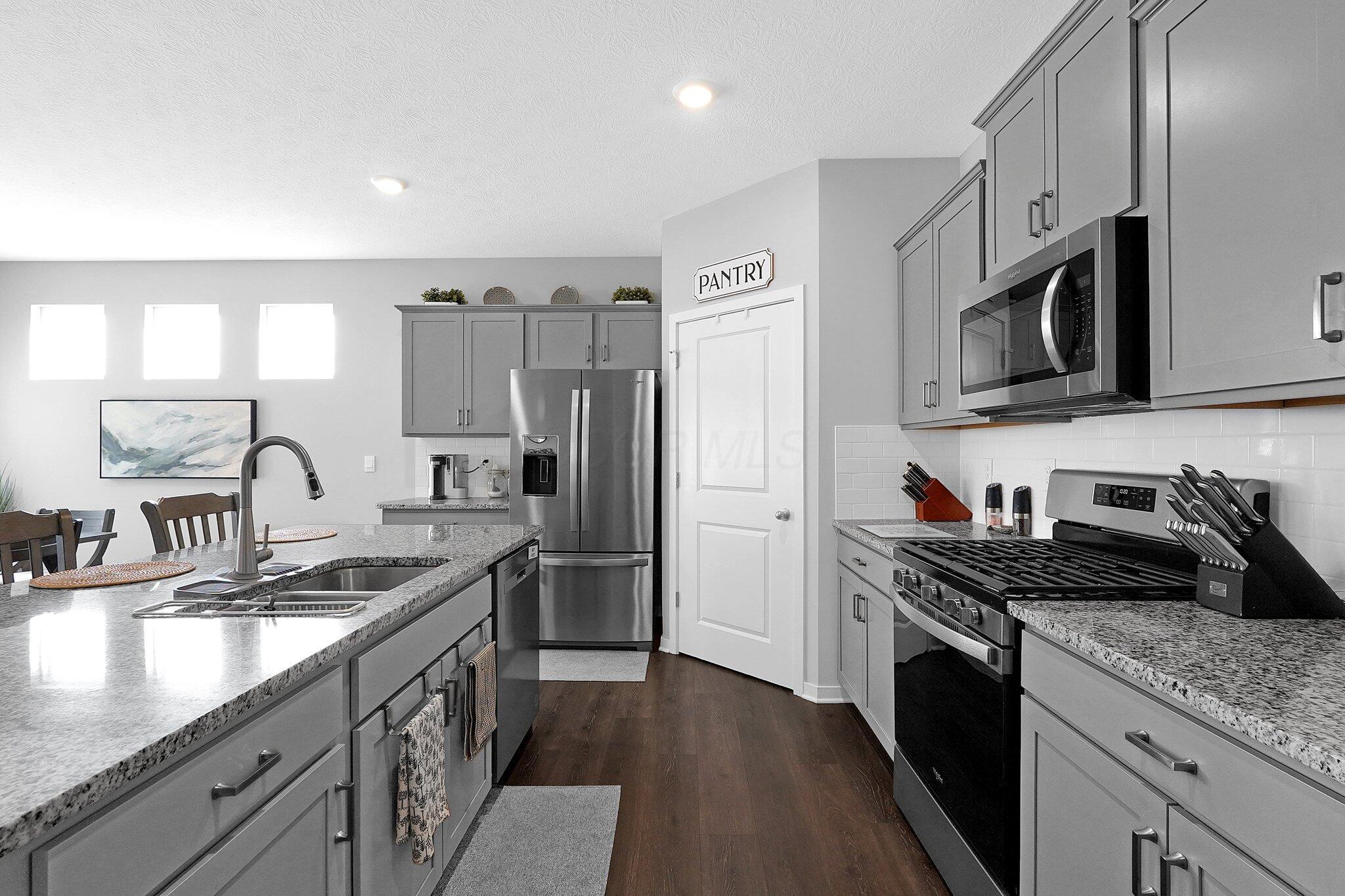 1390 Hemetite Drive, Grove City, Ohio image 10