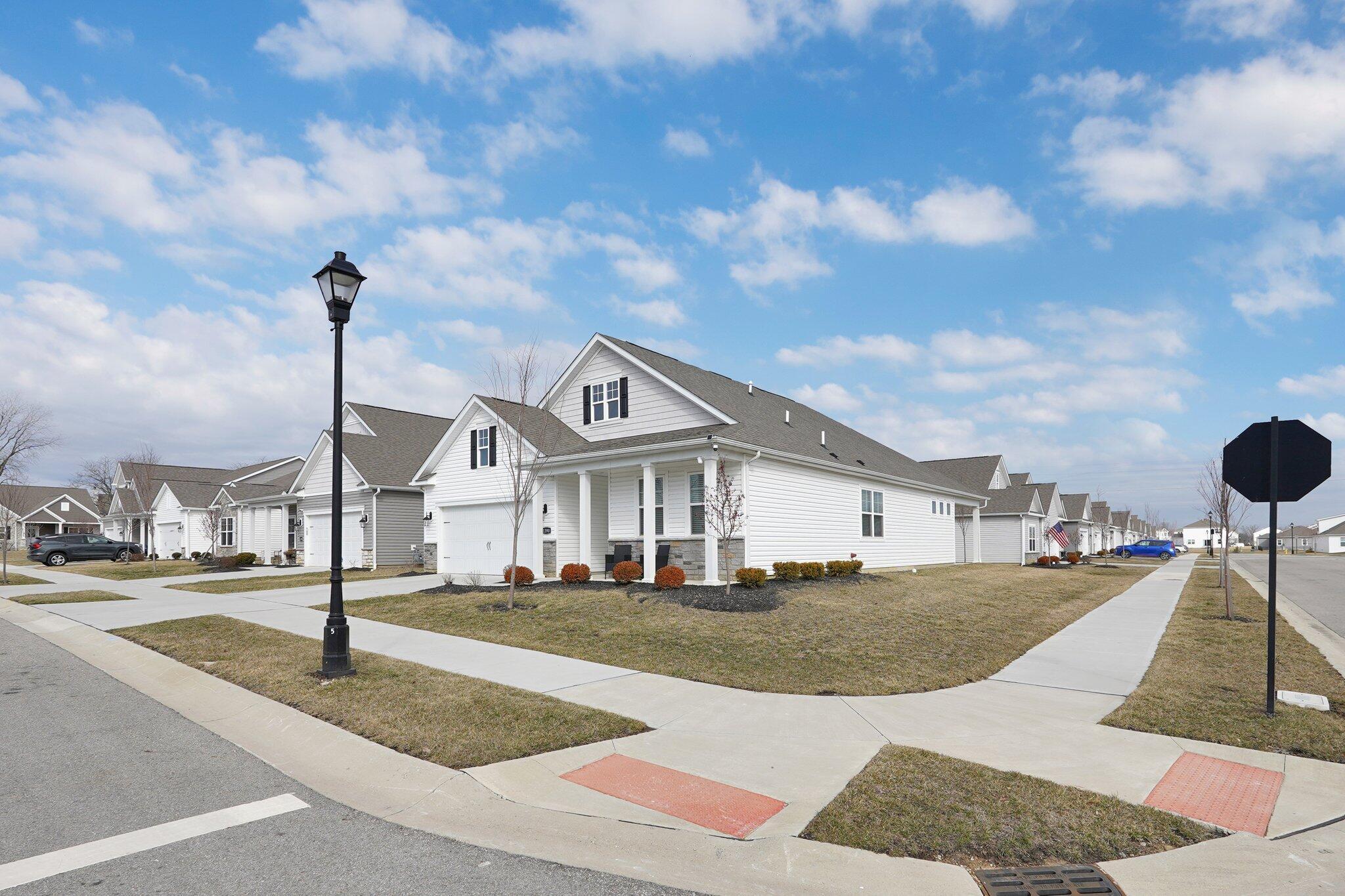 1390 Hemetite Drive, Grove City, Ohio image 4