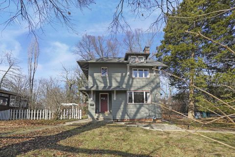 Photo of 30 E Torrence Road, Columbus, OH 43214 (MLS # 226005029)