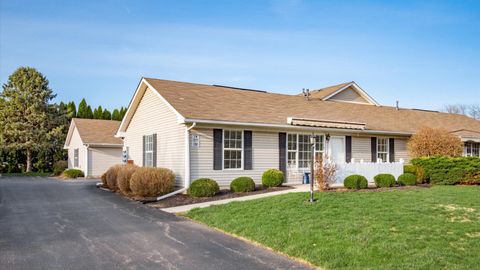 Photo of 1377 Hillview Circle W, Newark, OH 43055 (MLS # 225000710)
