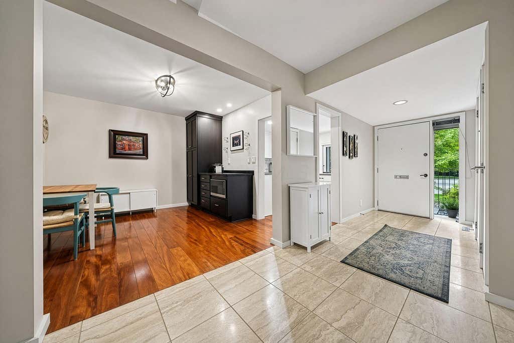 Photo of 140 Glen Circle, Worthington, OH 43085 (MLS # 226029486)