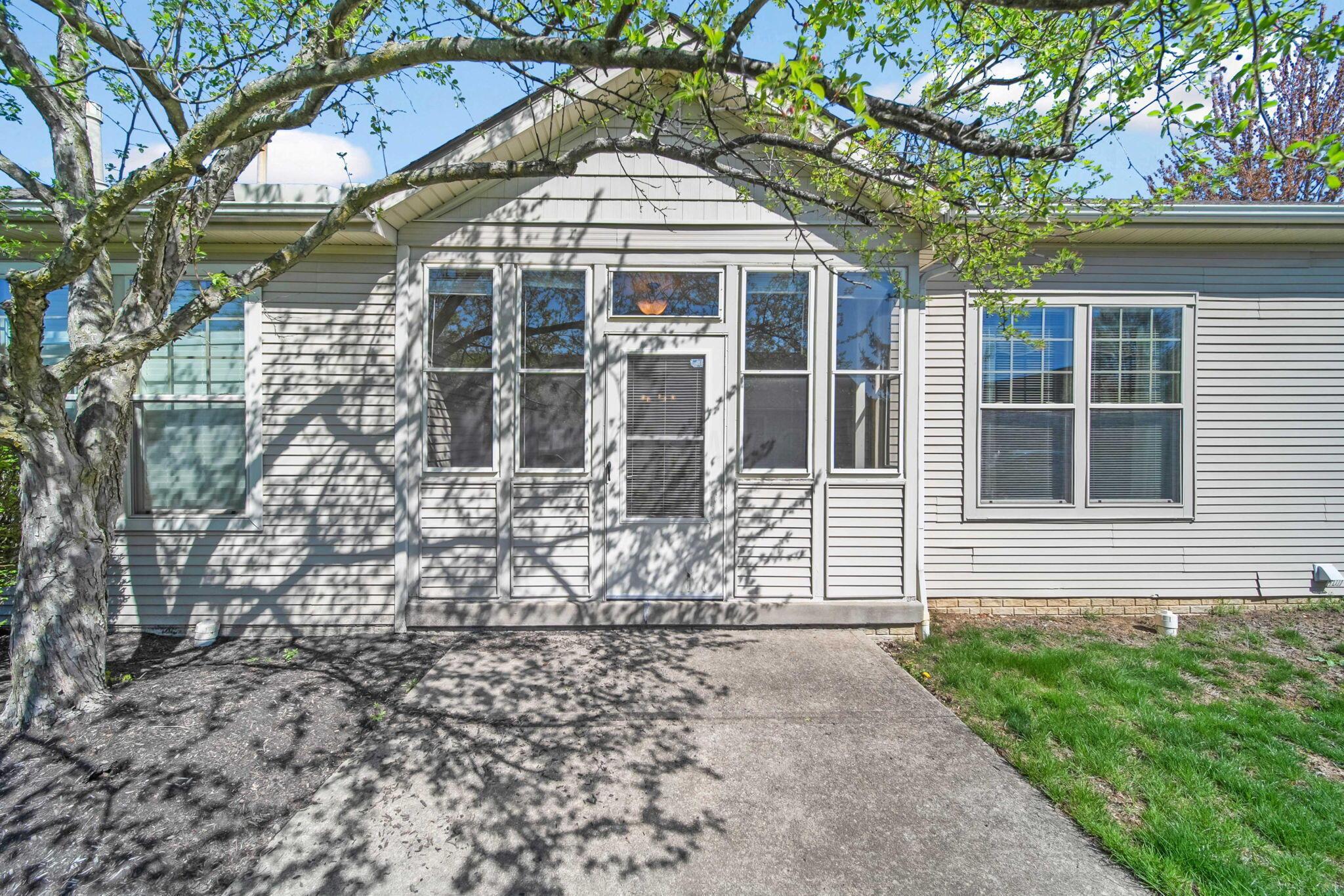 5931 Coventry Hurst Lane, Hilliard, Ohio image 6