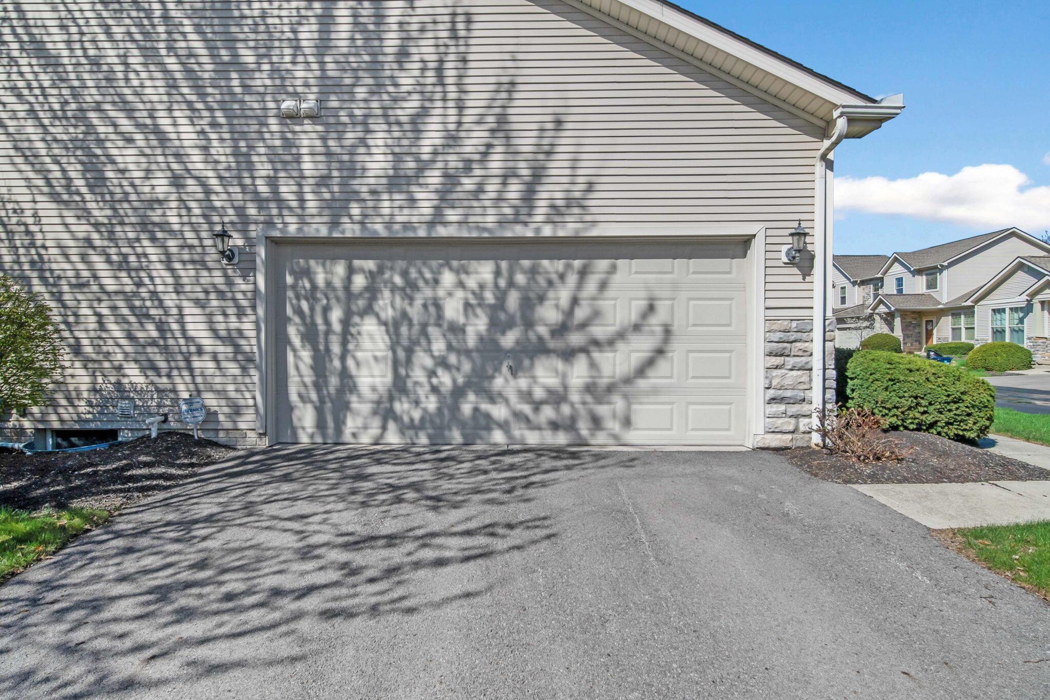 5931 Coventry Hurst Lane, Hilliard, Ohio image 2