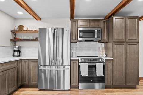 Tiny photo for 4 Hide-A-Way Hills Lane, Sugar Grove, OH 43155 (MLS # 226005540)