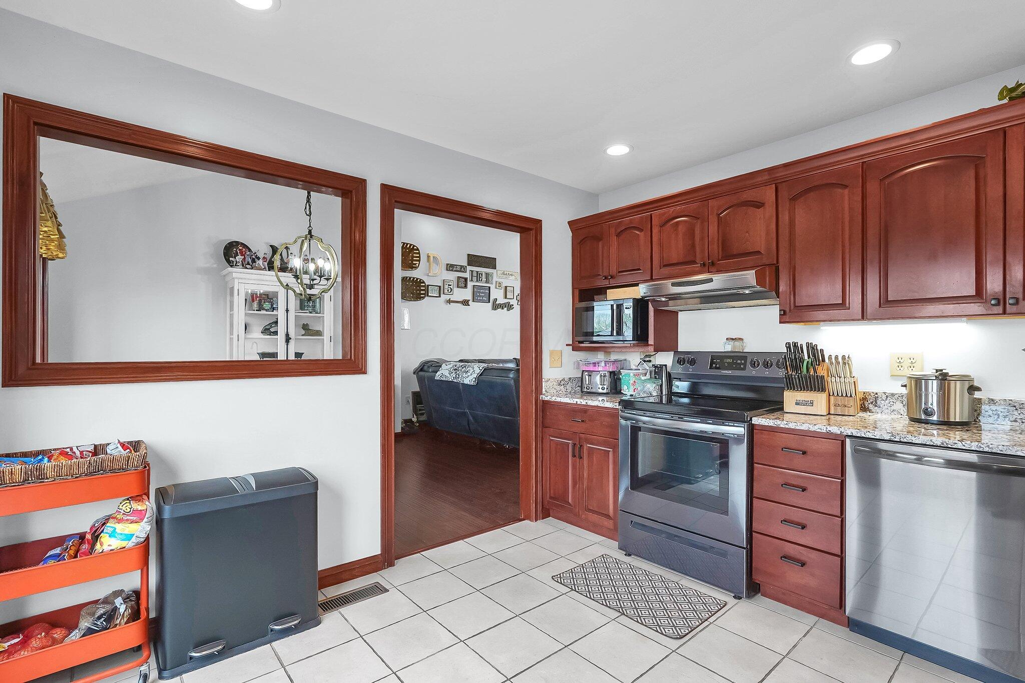 1574 Brooke Park Drive, Circleville, Ohio image 12