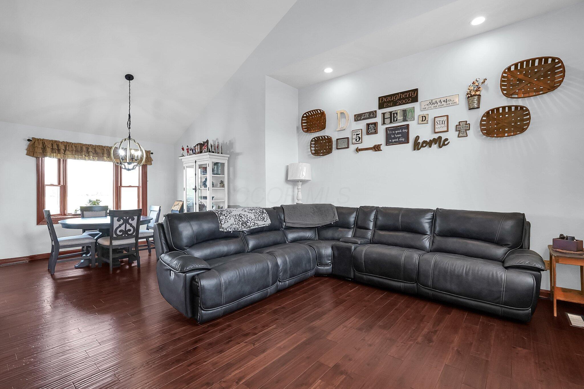 1574 Brooke Park Drive, Circleville, Ohio image 6