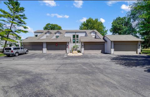 Photo of 2721 Woodland Trail Drive, Columbus, OH 43231 (MLS # 225045395)