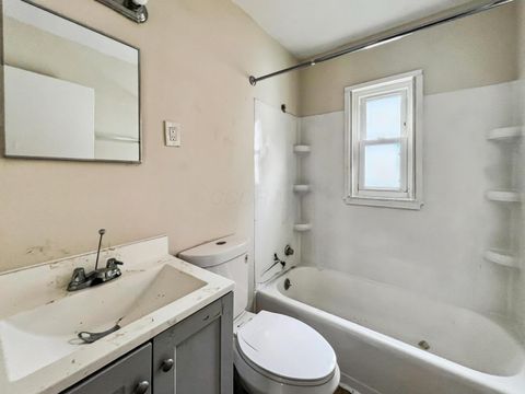 Tiny photo for 611 Whitethorne Avenue, Columbus, OH 43223 (MLS # 225037440)