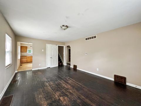 Tiny photo for 611 Whitethorne Avenue, Columbus, OH 43223 (MLS # 225037440)