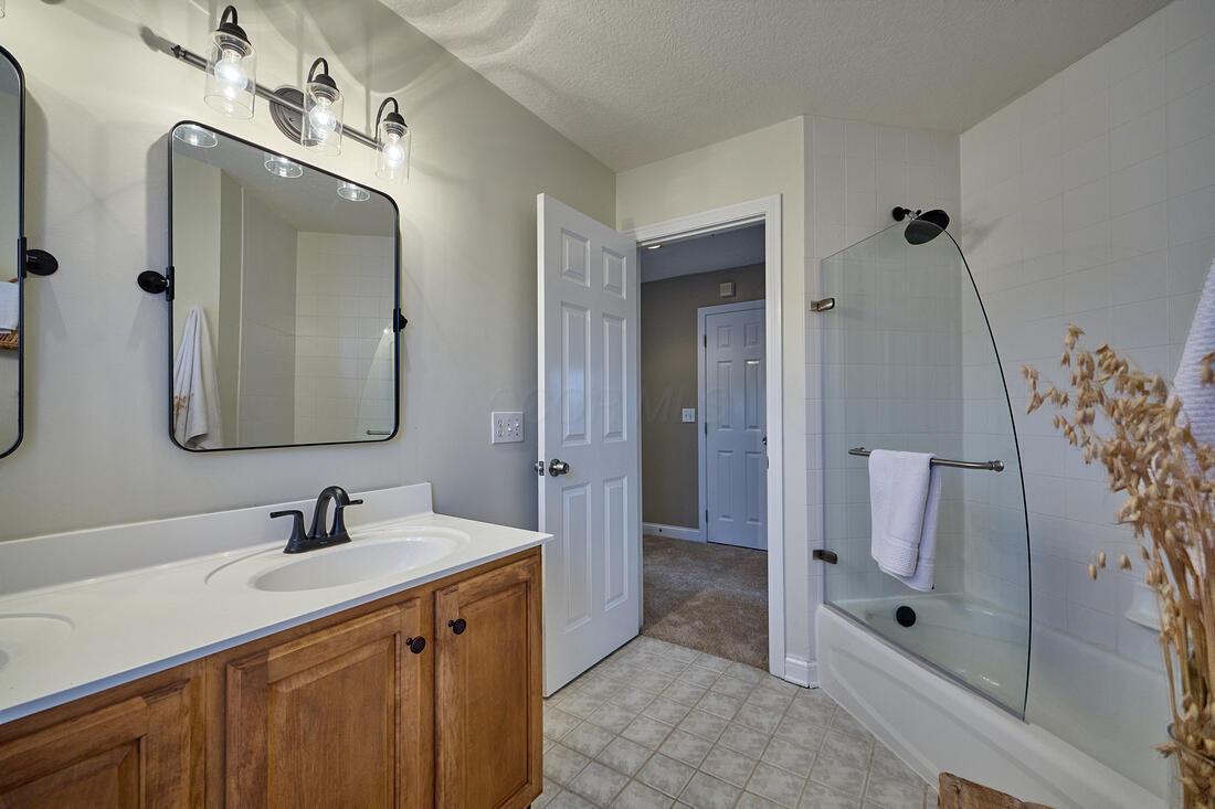 7077 Fernridge Drive, New Albany, Ohio image 31