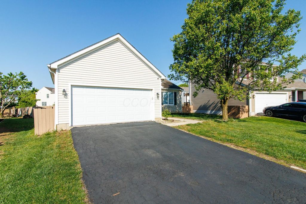 Photo of 363 Belfair Drive, Galloway, OH 43119 (MLS # 226014861)
